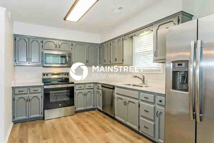 303 E 11th St - Photo 7 of 19