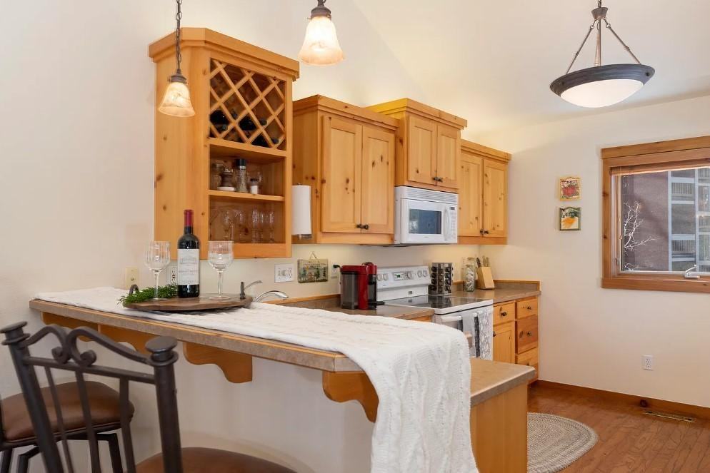 476 Kings Crossing Rd - Photo 6 of 14