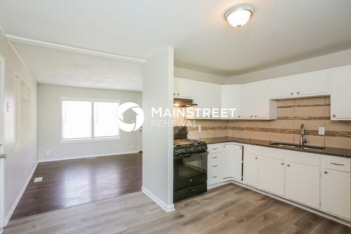 9310 Lewis Ave - Photo 5 of 15