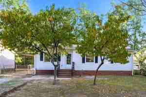 featured image of 4232 Romaine St