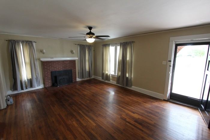 234 Saluda St - Photo 5 of 16