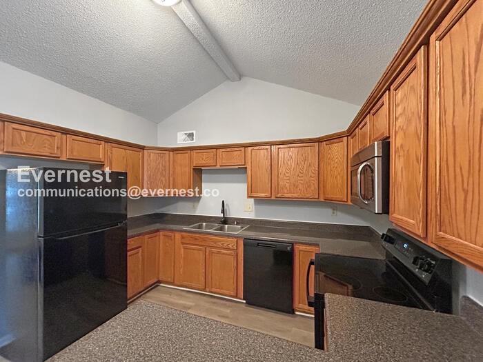 7590 Amhurst Dr - Photo 2 of 18