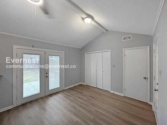 7590 Amhurst Dr - Photo 3 of 18