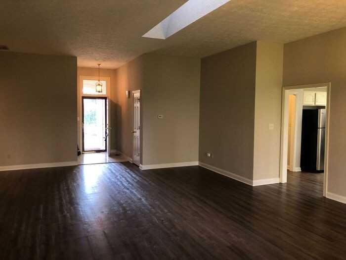 11542 Applewood Cir - Photo 4 of 17