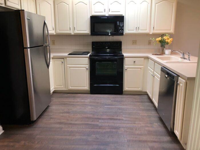 11542 Applewood Cir - Photo 5 of 17