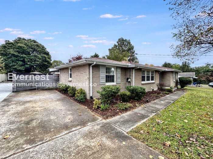 115 Newport Dr - Photo 2 of 26