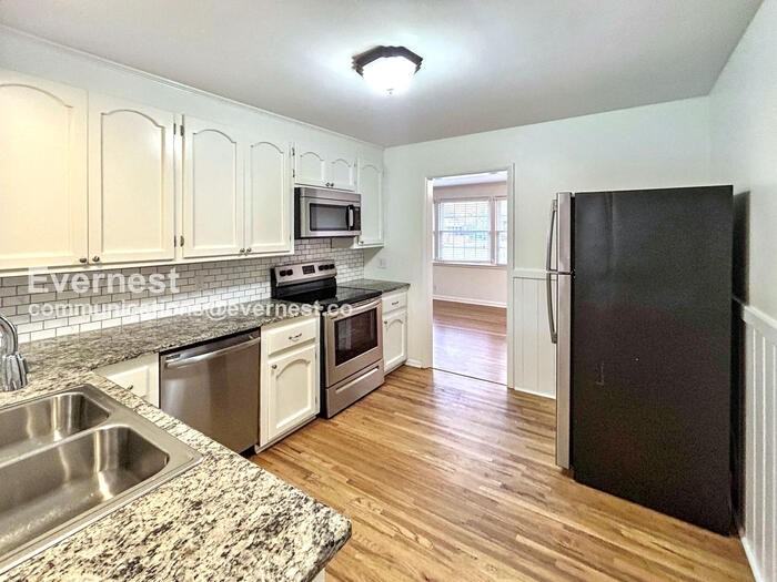 115 Newport Dr - Photo 3 of 26