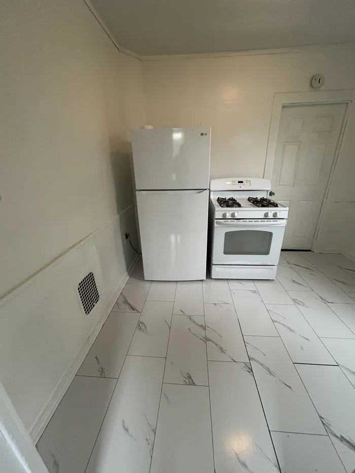 1615 Cedar Ave #2F - Photo 6 of 7