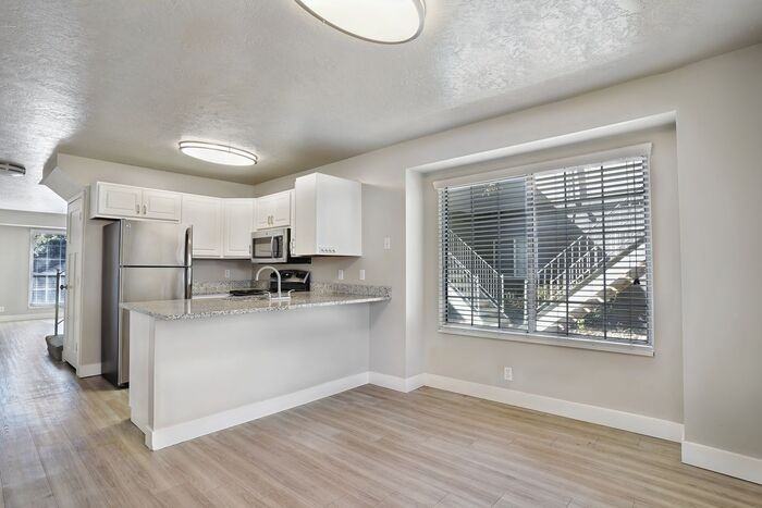 1231 East Vine Ridge Way - Photo 3 of 16