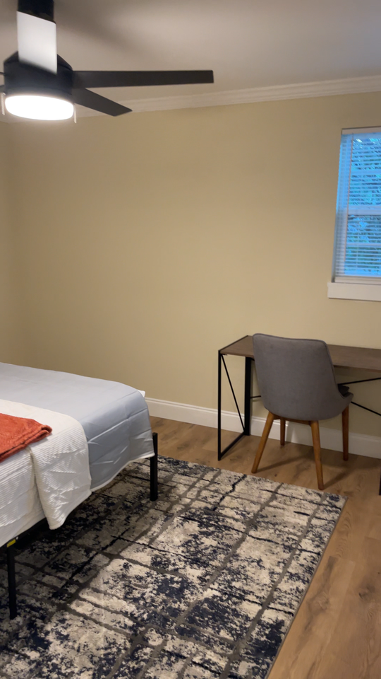 2442 E Devine St #B01 - Photo 2 of 7