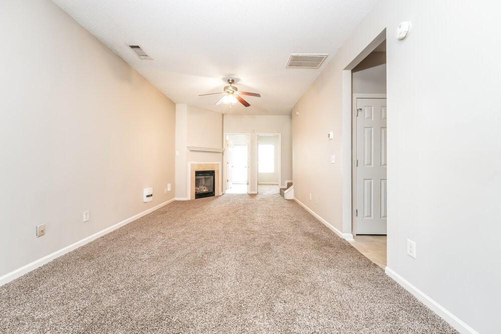 7796 Newbury Dr - Photo 4 of 18