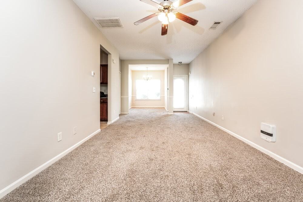 7796 Newbury Dr - Photo 5 of 18