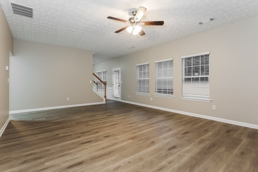 204 Sandstone Dr - Photo 5 of 17