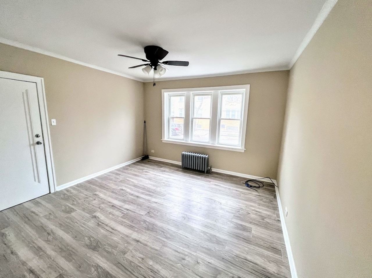 5834 West Barry Avenue #2M - Photo 2 of 7