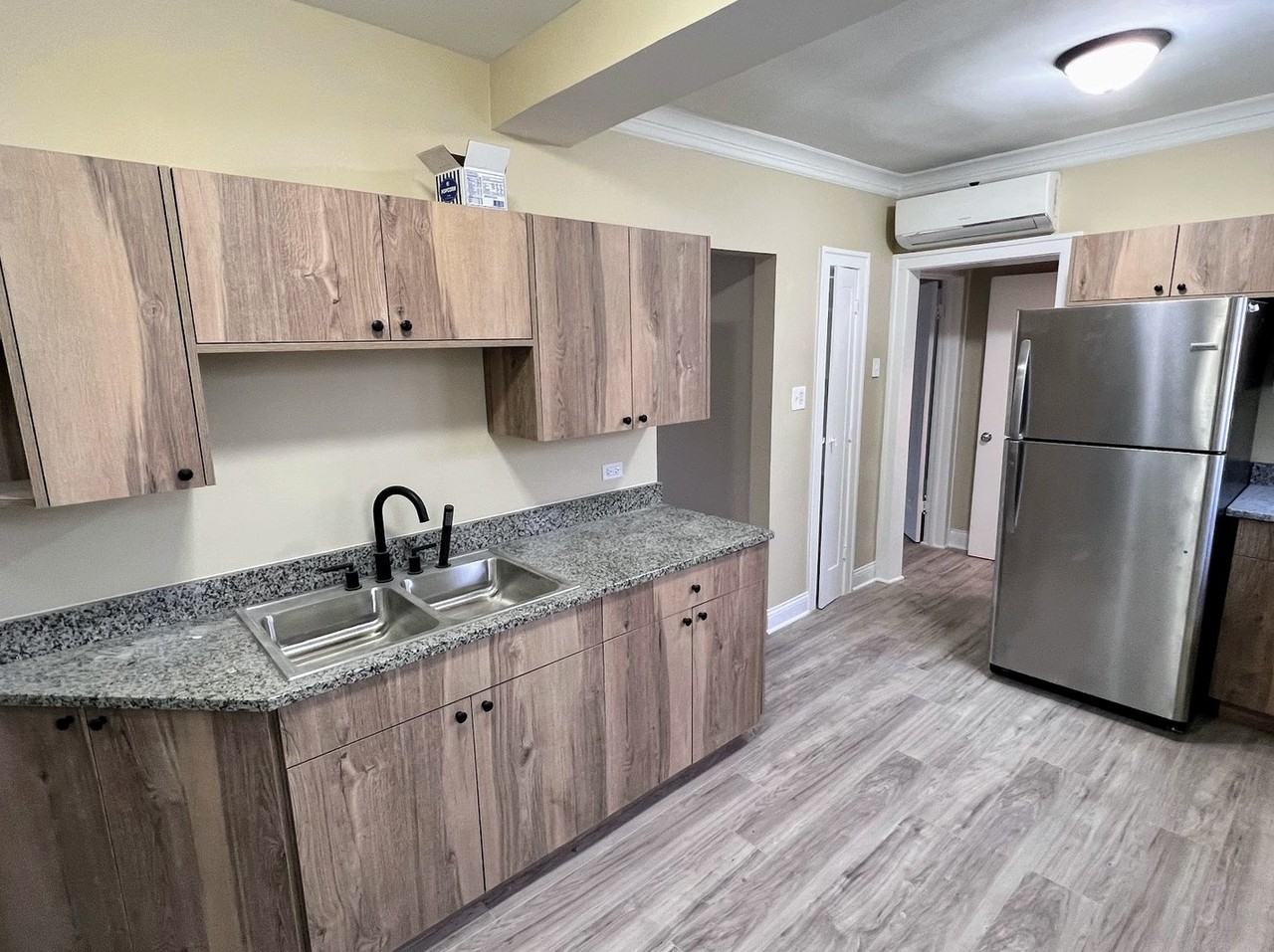 5834 West Barry Avenue #2M - Photo 3 of 7