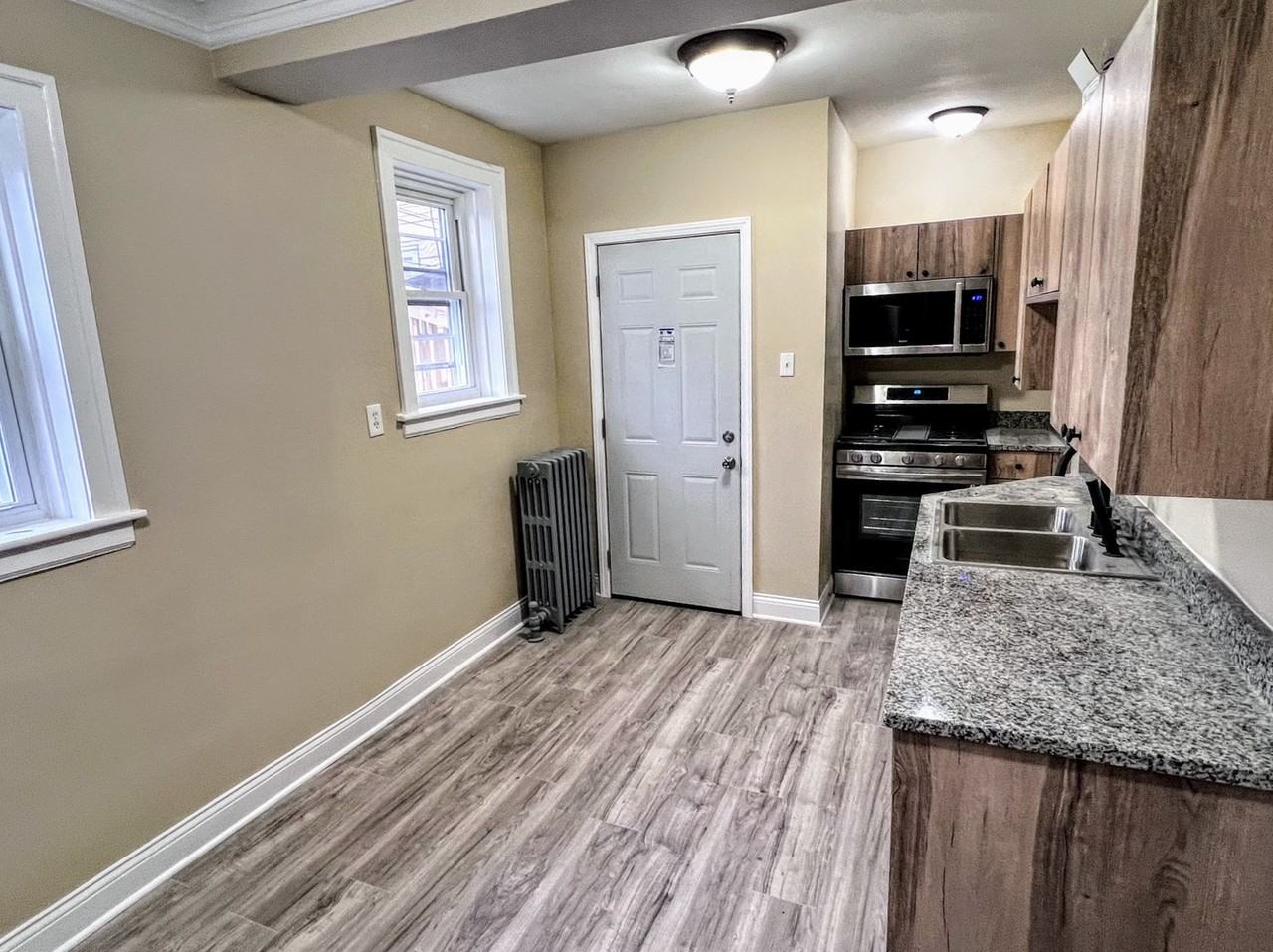 5834 West Barry Avenue #2M - Photo 4 of 7