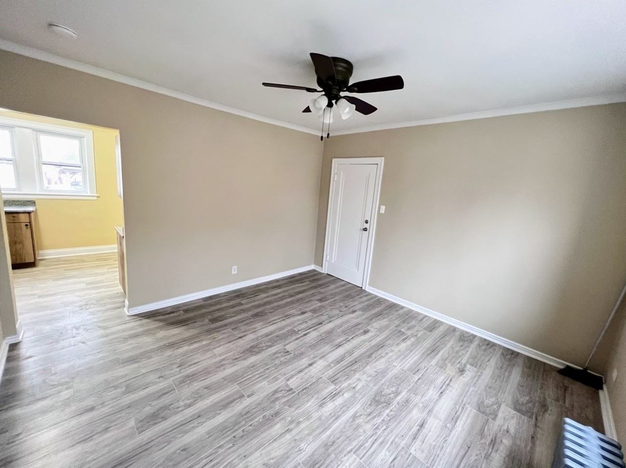 5834 West Barry Avenue #2M - Photo 5 of 7