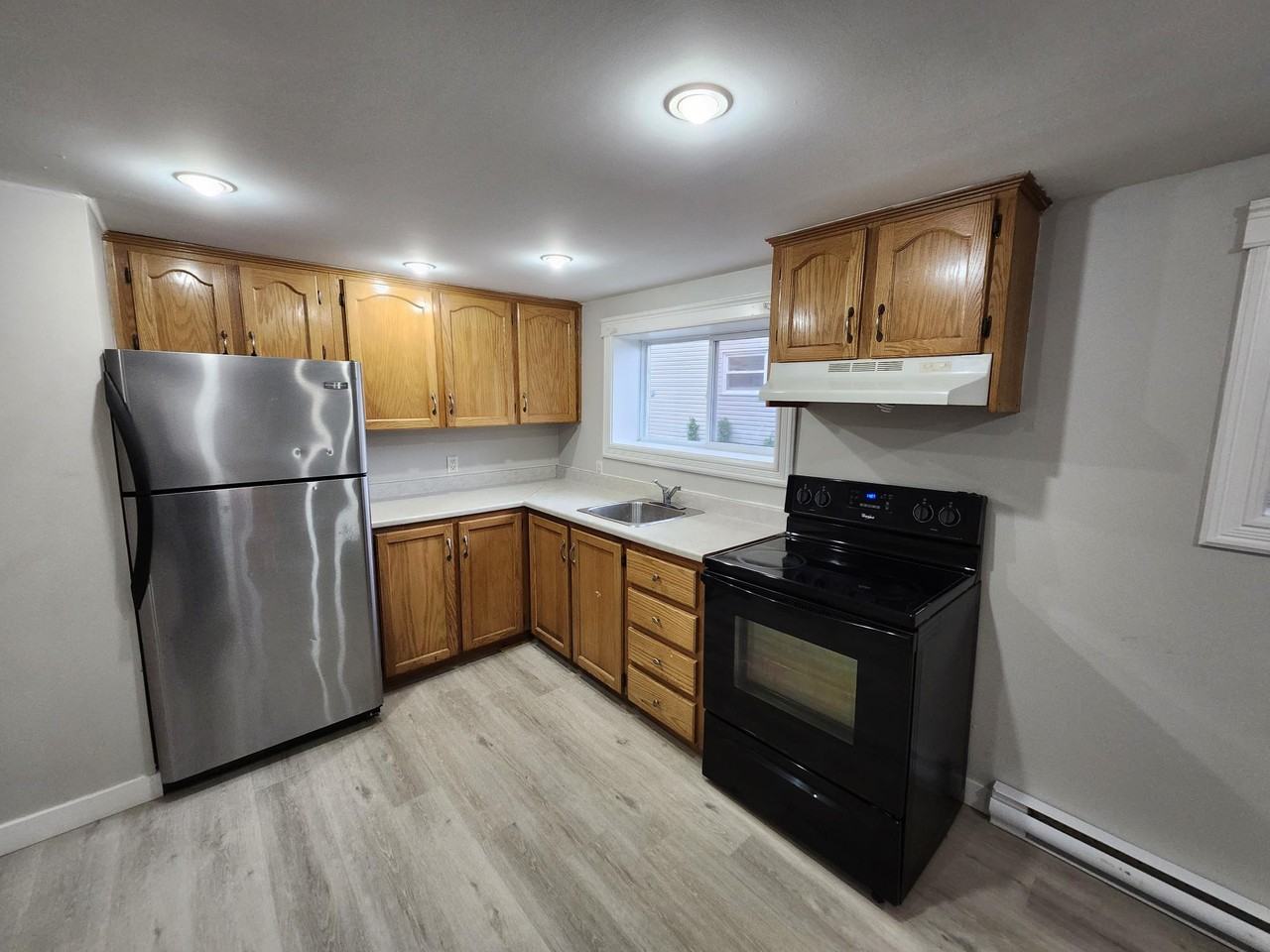 160 Charlotte St W #5 - Photo 2 of 8