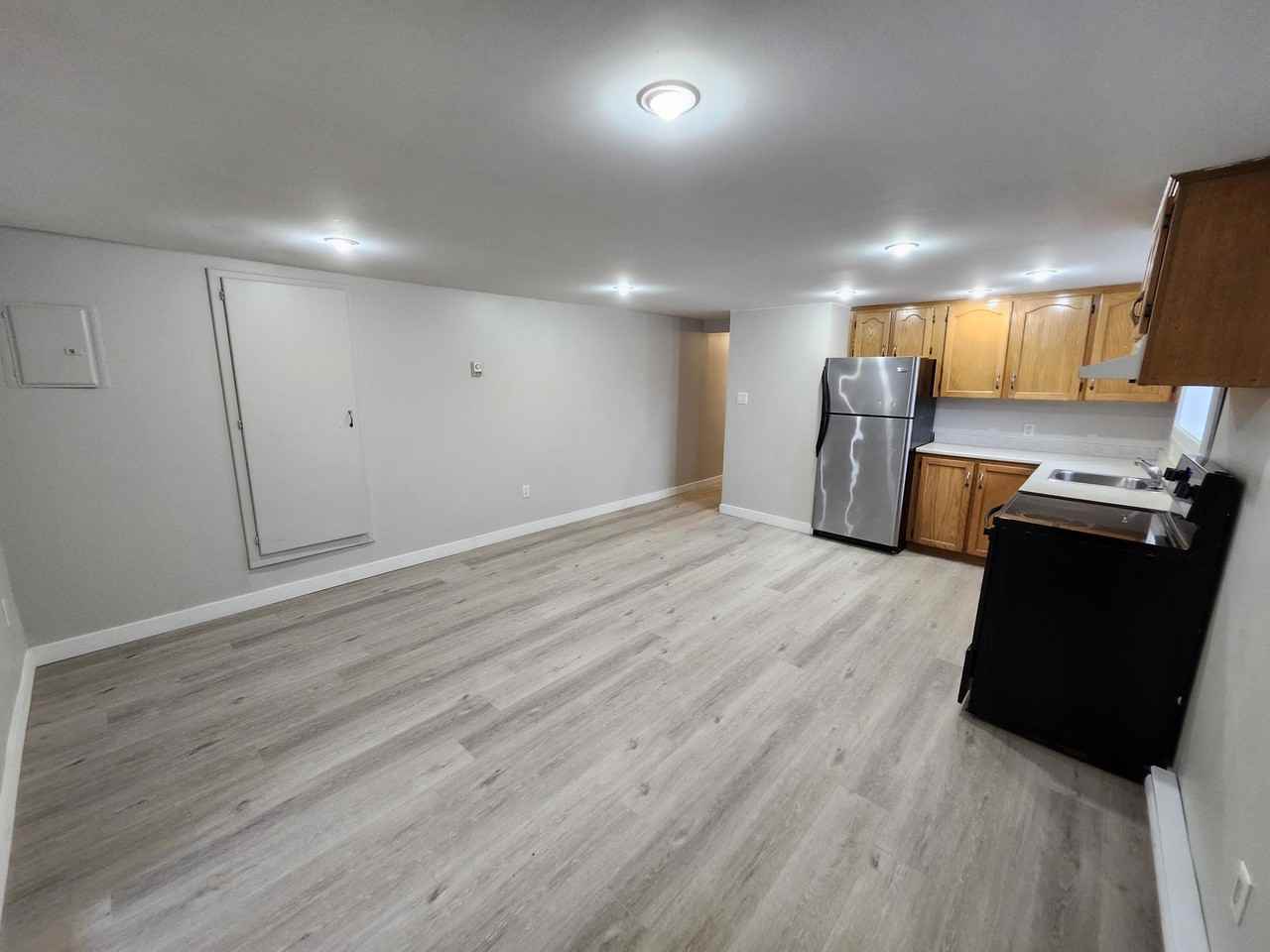 160 Charlotte St W #5 - Photo 3 of 8