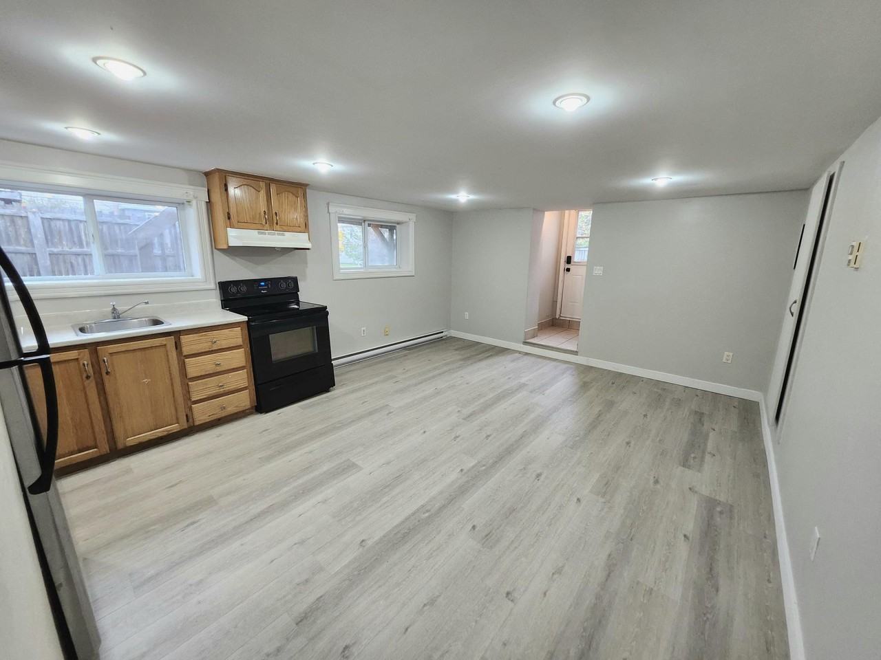 160 Charlotte St W #5 - Photo 4 of 8