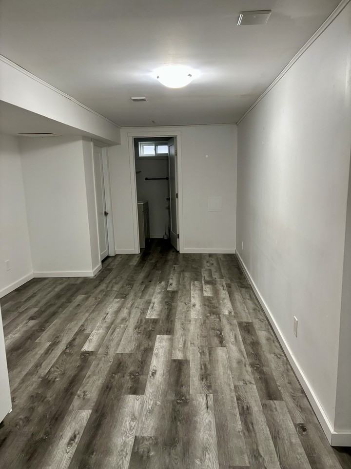 159 Froom Crescent #B - Photo 2 of 9