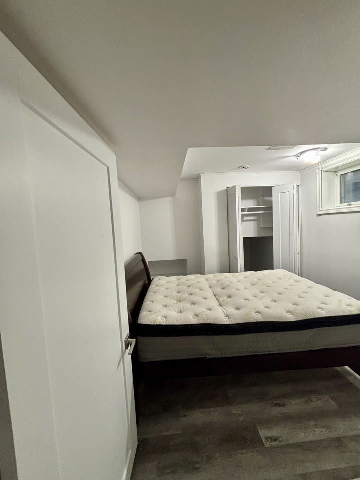 159 Froom Crescent #B - Photo 5 of 9