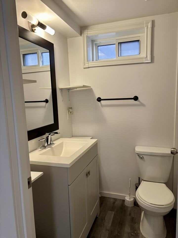 159 Froom Crescent #B - Photo 7 of 9