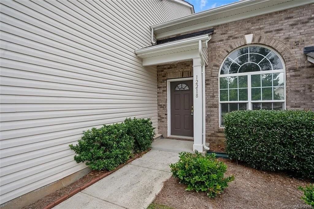 12218 Stratfield Place Cir - Photo 2 of 26