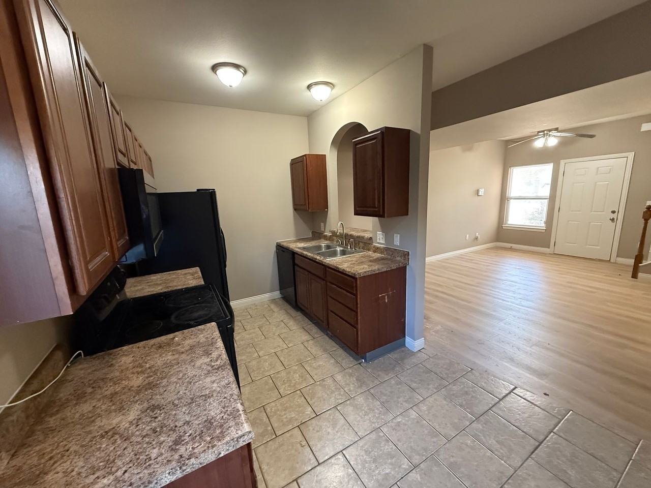 7461 Arratt Ct - Photo 5 of 35