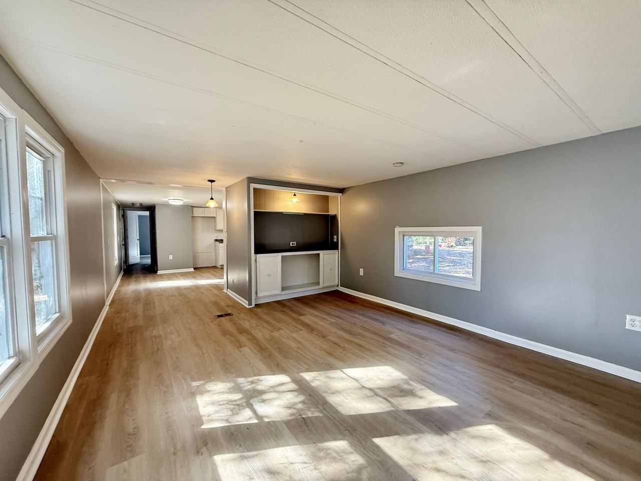 7637 Joseph St - Photo 3 of 21