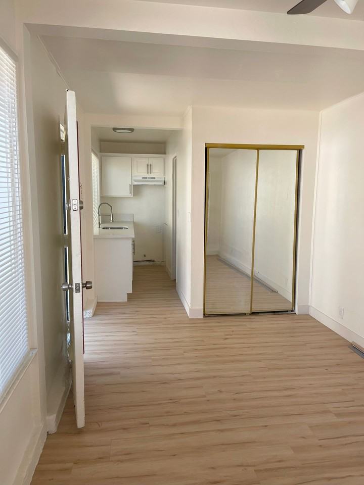 285-295 Cerritos Ave - Photo 3 of 16