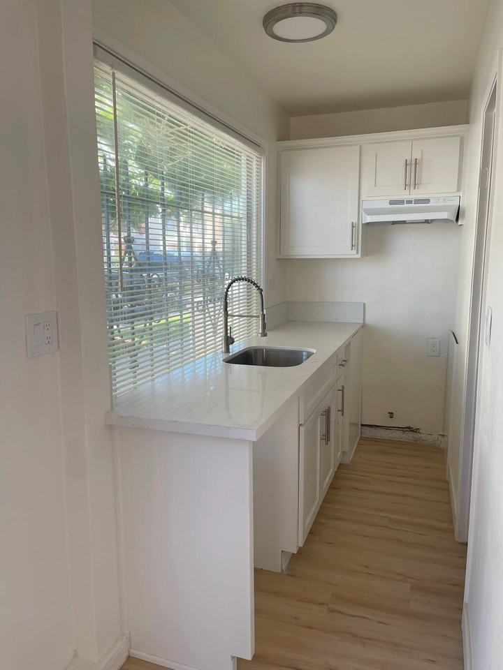 285-295 Cerritos Ave - Photo 4 of 16