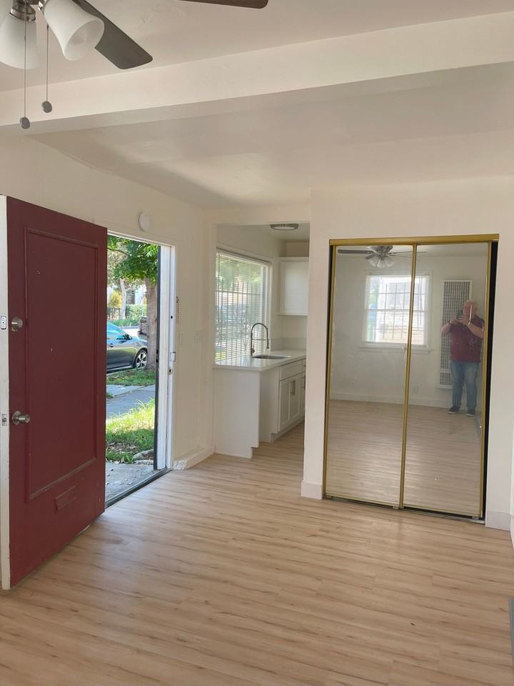 285-295 Cerritos Ave - Photo 5 of 16