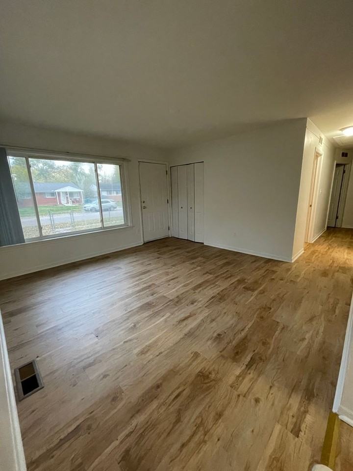 771 Eugene St - Photo 3 of 20