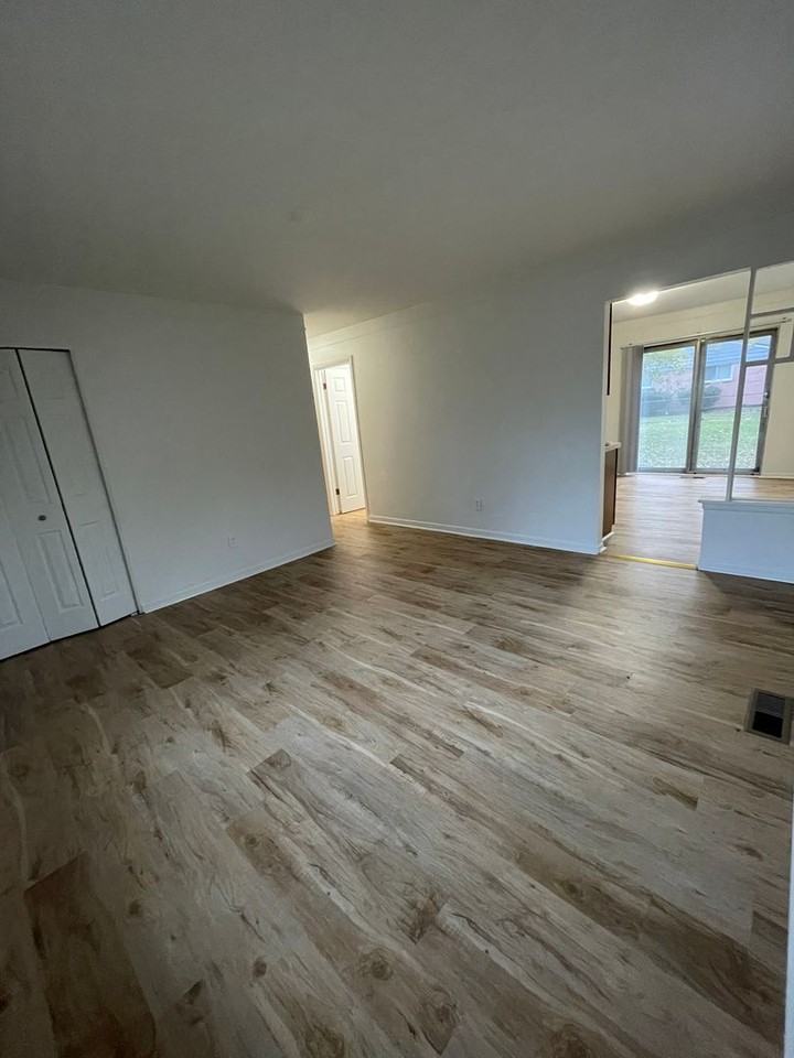 771 Eugene St - Photo 4 of 20