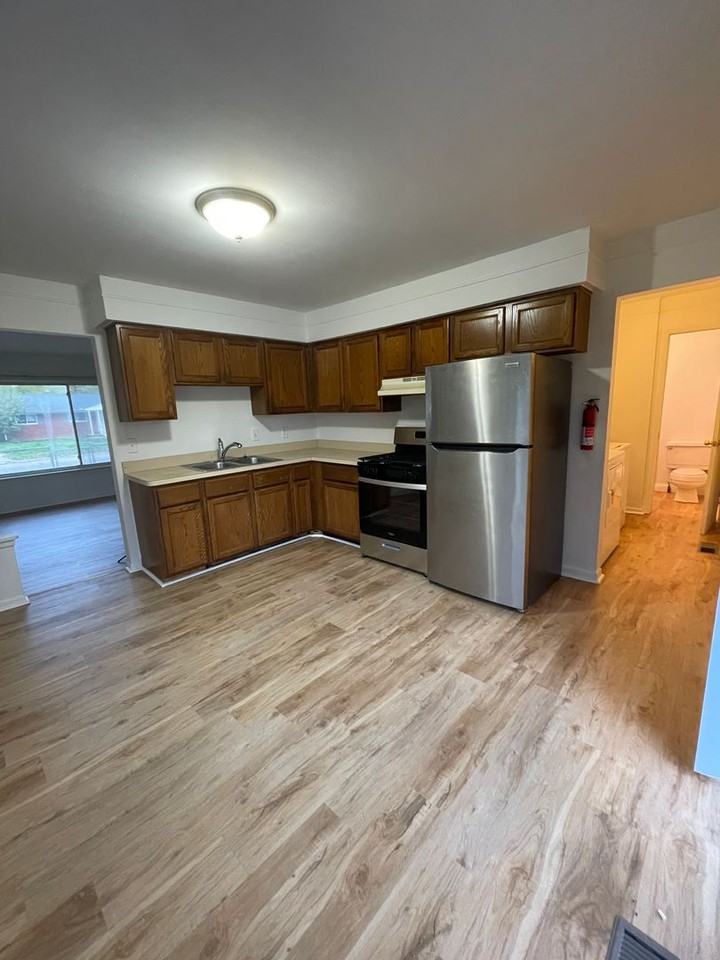 771 Eugene St - Photo 6 of 20