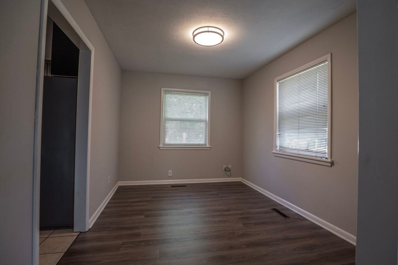 515 S Duncan Ave - Photo 4 of 28