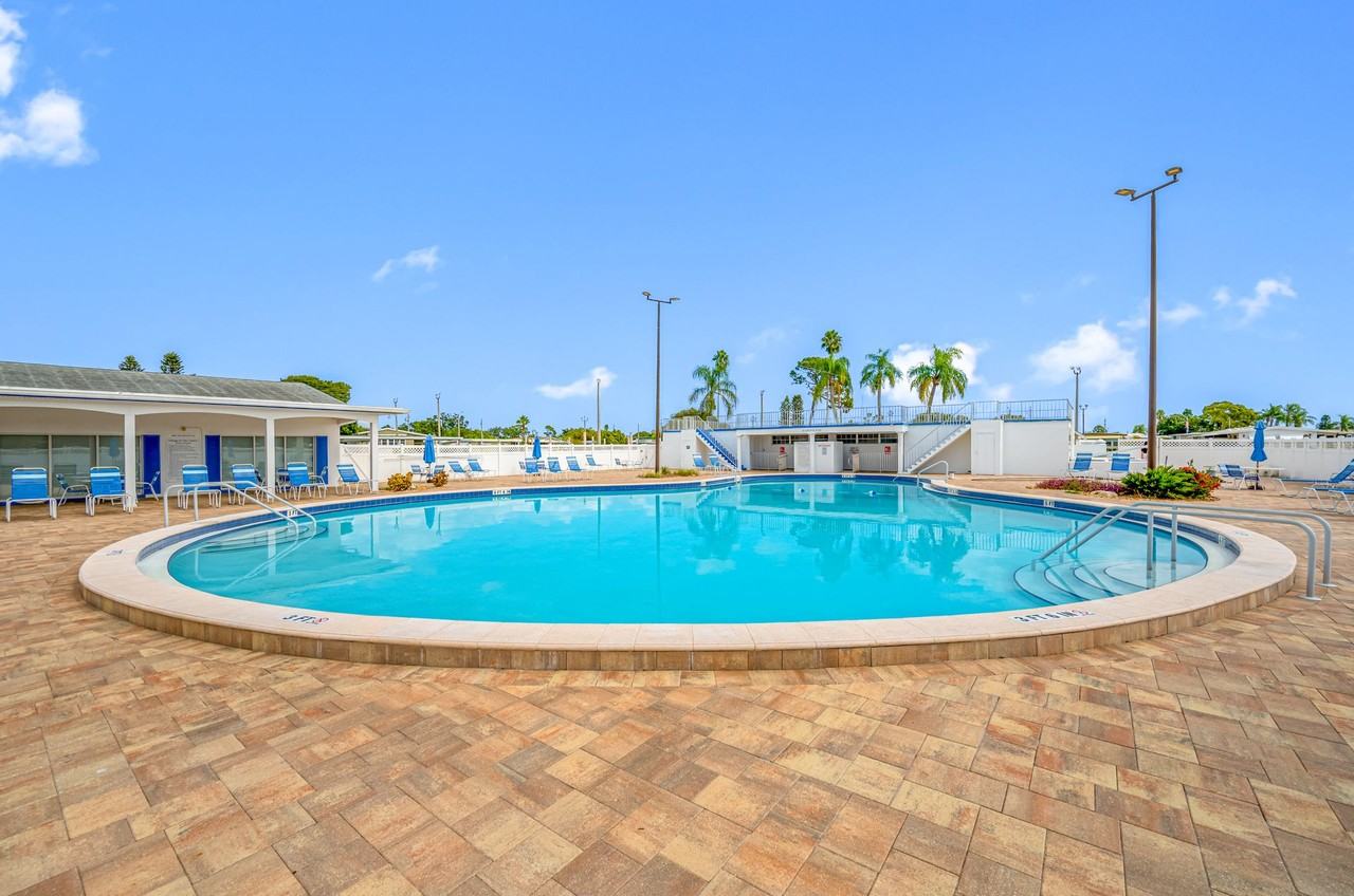 Lake Tarpon Apartments - Photo 4 of 50