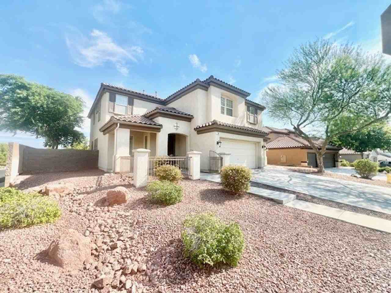 18 Blue Valley Dr - Photo 2 of 42