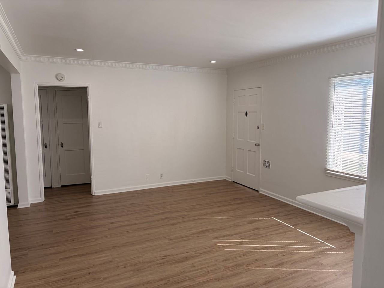 11913 Tennessee Avenue - Photo 7 of 10