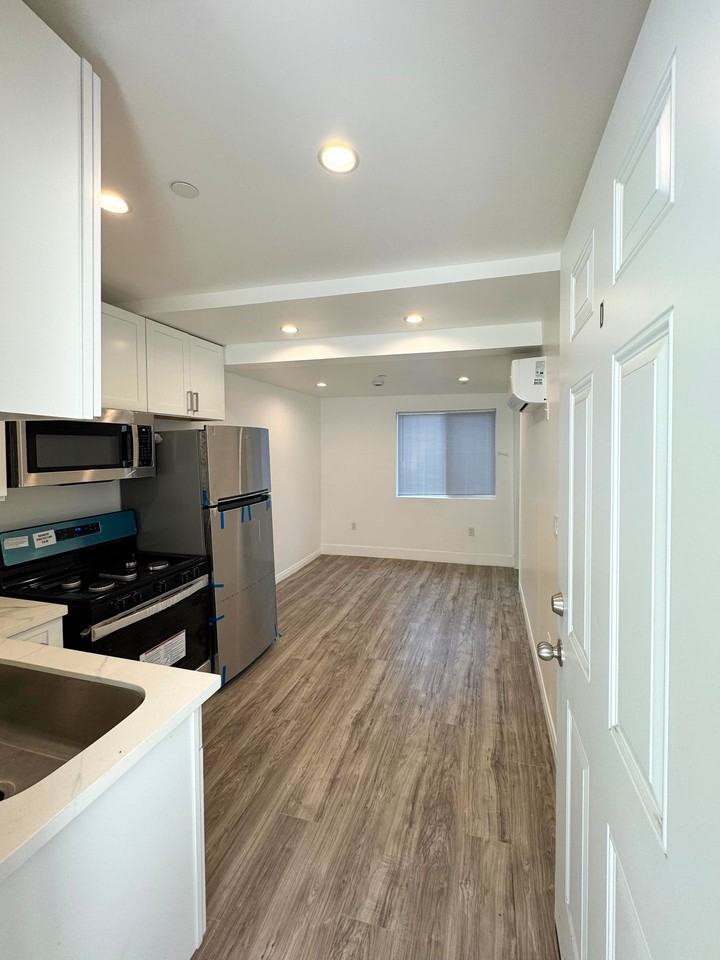 1027-1031 Chestnut Avenue - Photo 2 of 18
