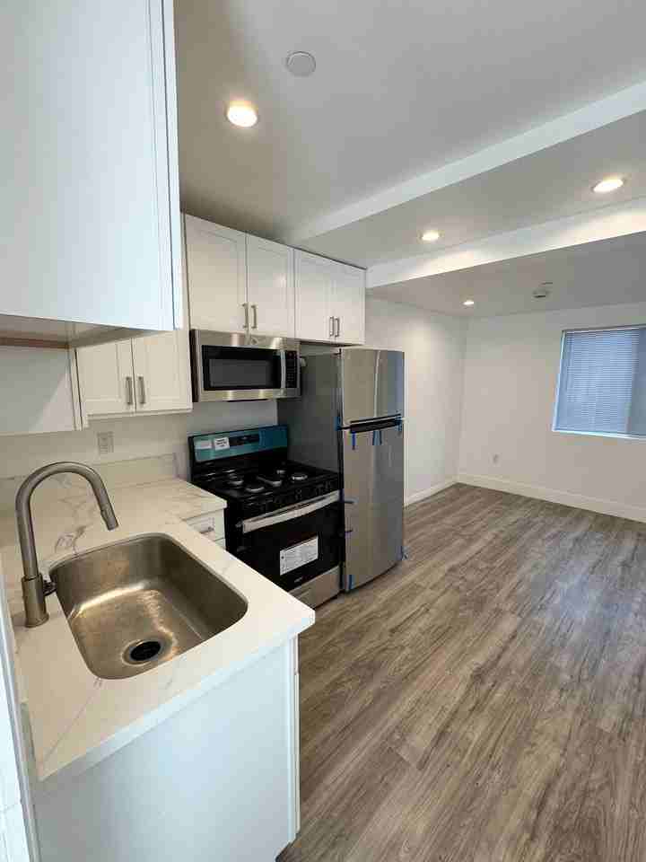 1027-1031 Chestnut Avenue - Photo 3 of 18