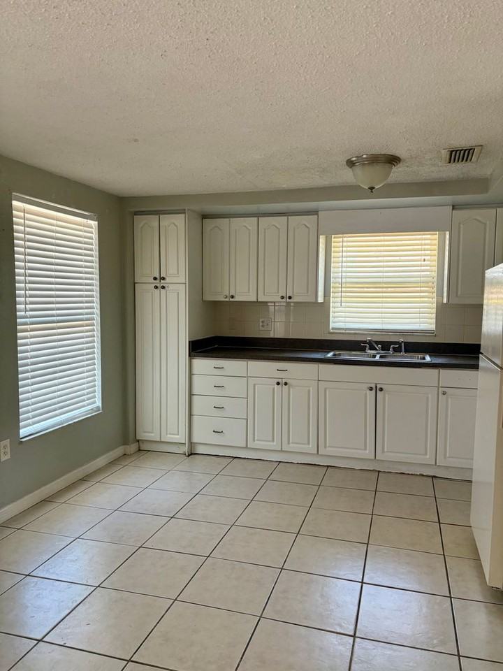 6608 Van Buren St - Photo 6 of 11