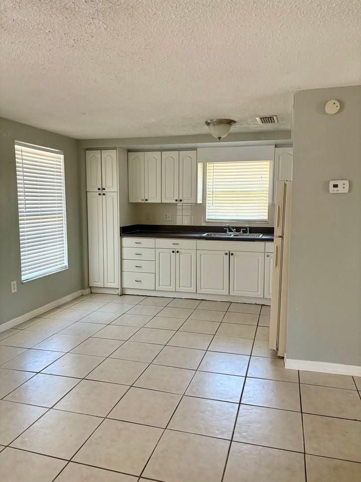 6608 Van Buren St - Photo 5 of 11