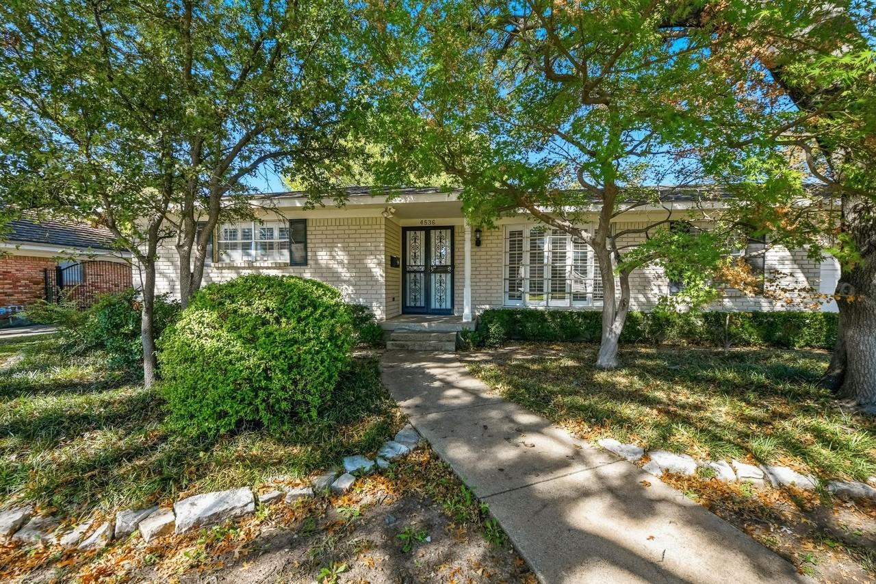 4536 Cloudview Rd - Photo 2 of 27