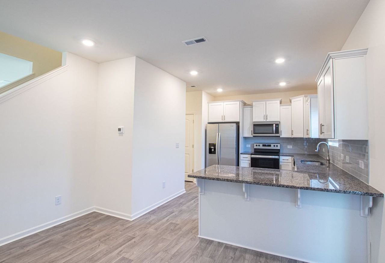 7018 Duncan Acres Dr - Photo 4 of 19