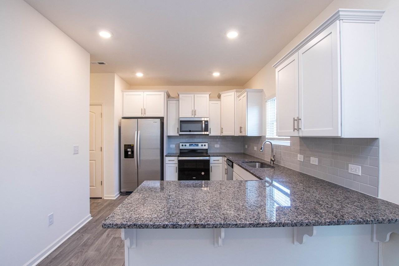 7018 Duncan Acres Dr - Photo 6 of 19