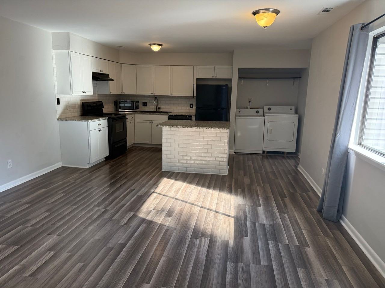 255 Summerwalk Cir - Photo 3 of 13