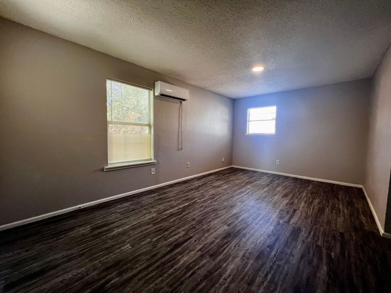 2122 21st St - Photo 2 of 6