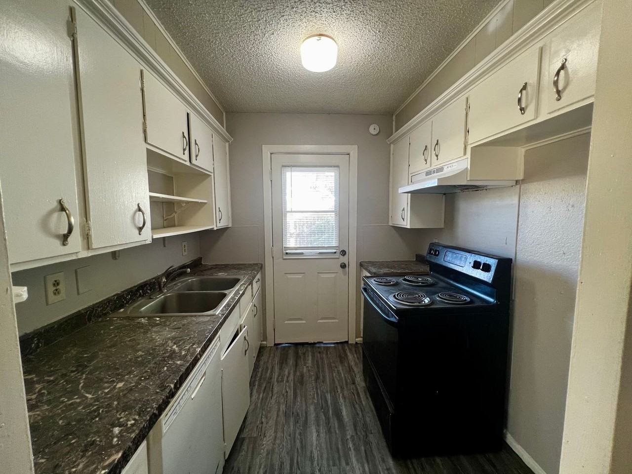 2122 21st St - Photo 3 of 6